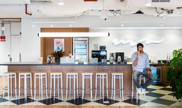 2 Minster Court London, England EC3R 7BB - Bar